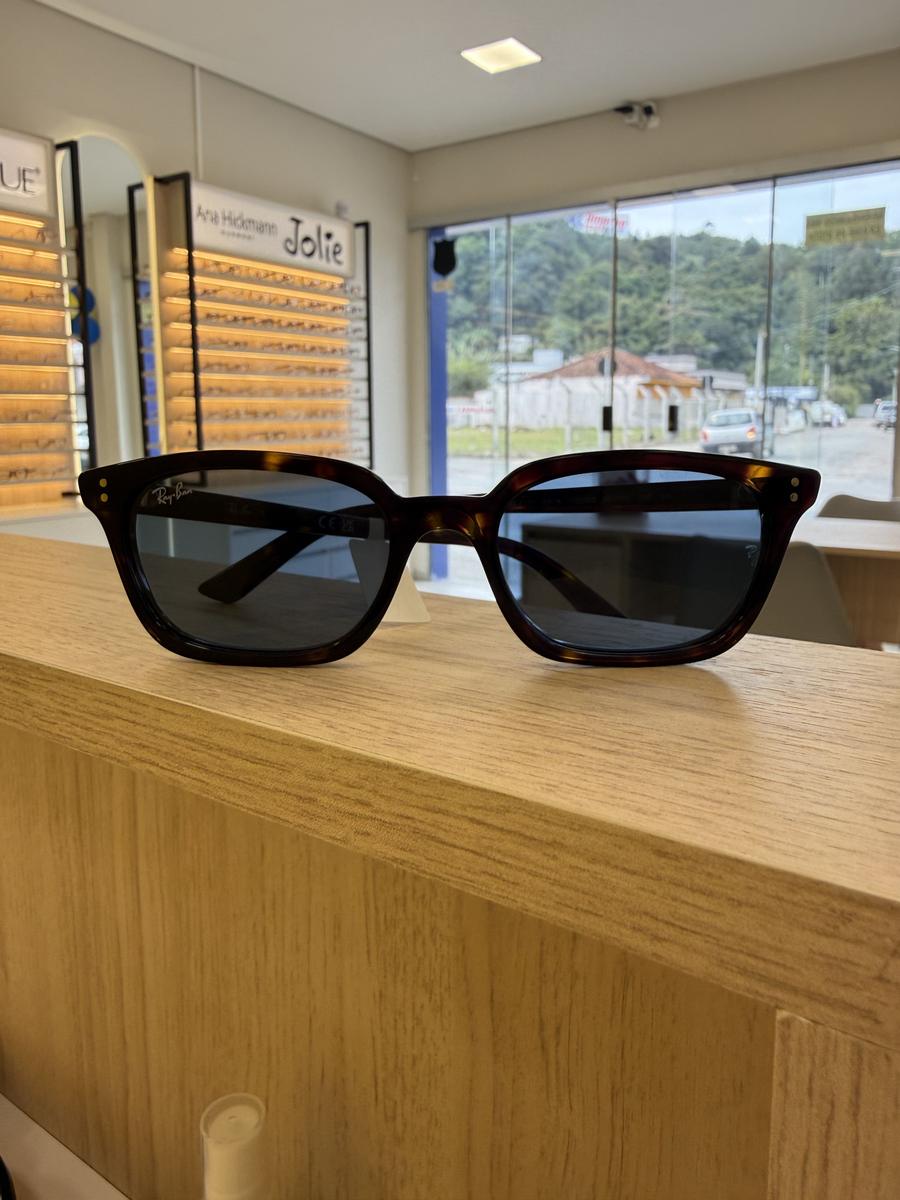 Óculos Ray-Ban em exposição na Óticas Godoy Conceito